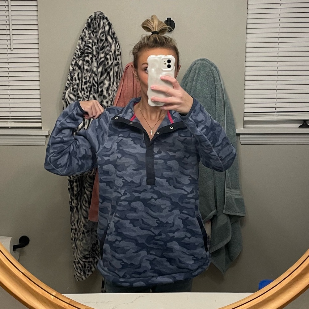 Vineyard Vine Pullover - image 2